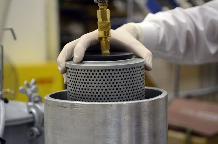 簡(jiǎn)單介紹液壓濾芯的變形原因