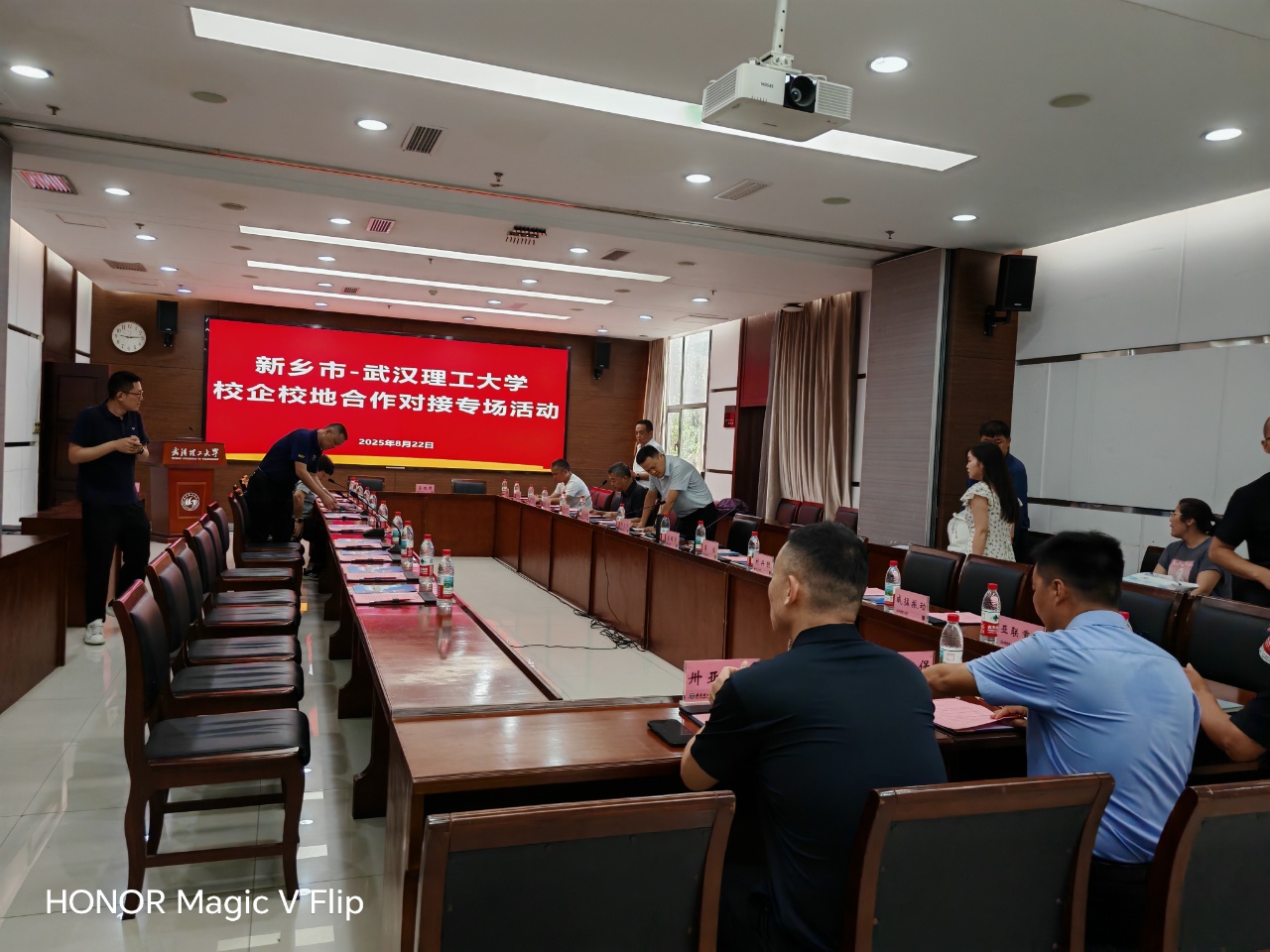 新鄉(xiāng)市卅亞過濾設(shè)備有限公司與武漢理工大學(xué)攜手共創(chuàng)校企合作新篇章！